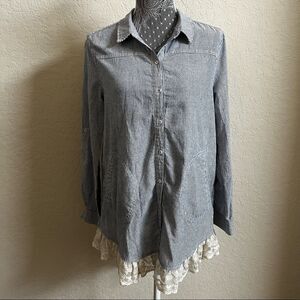 Umgee Women’s Medium Pinstripe Lace High Low Button Down Tunic Top